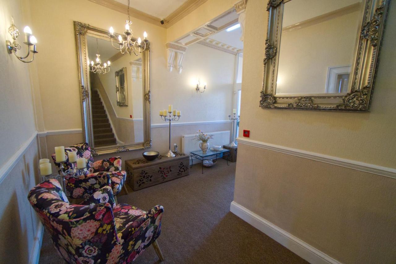 Glan Y Mor Hotel (Adults Only) Ландъндо Екстериор снимка