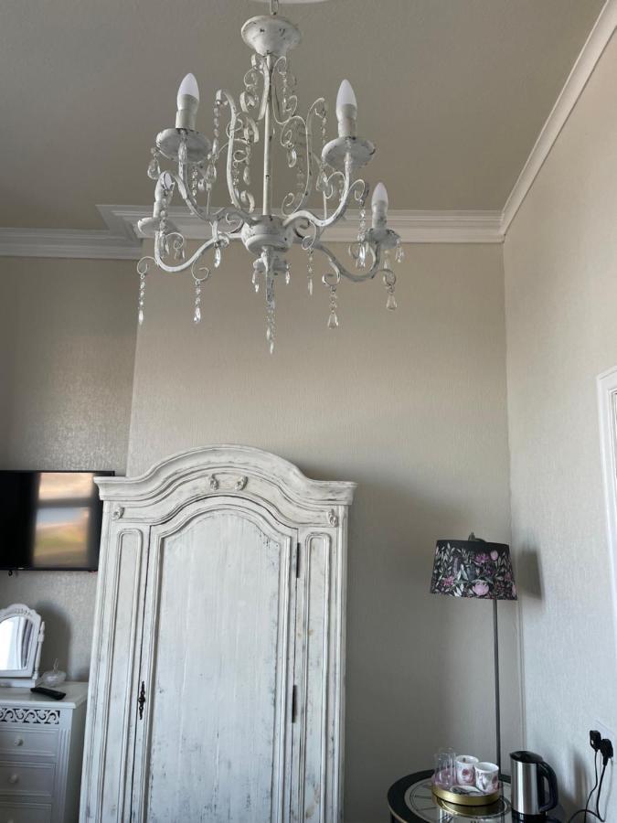Glan Y Mor Hotel (Adults Only) Ландъндо Екстериор снимка