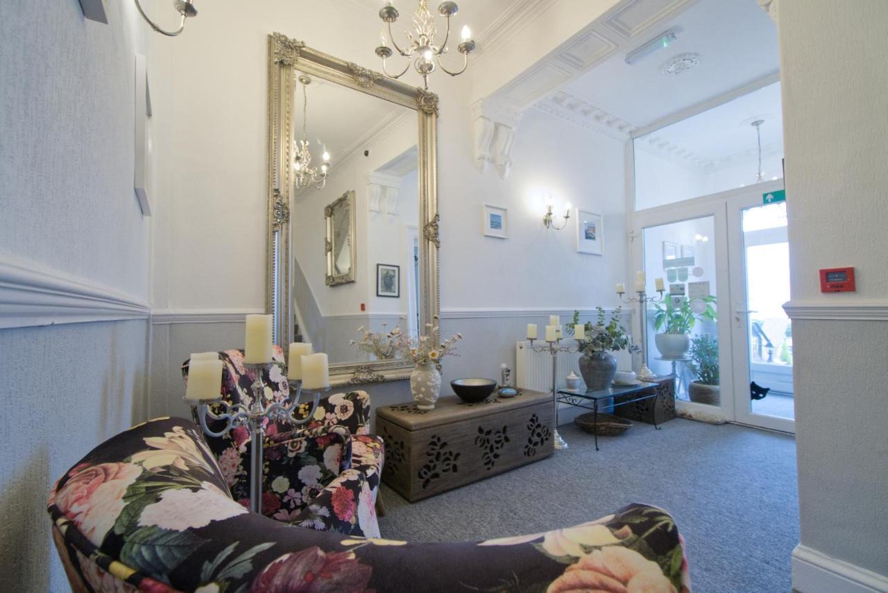 Glan Y Mor Hotel (Adults Only) Ландъндо Екстериор снимка