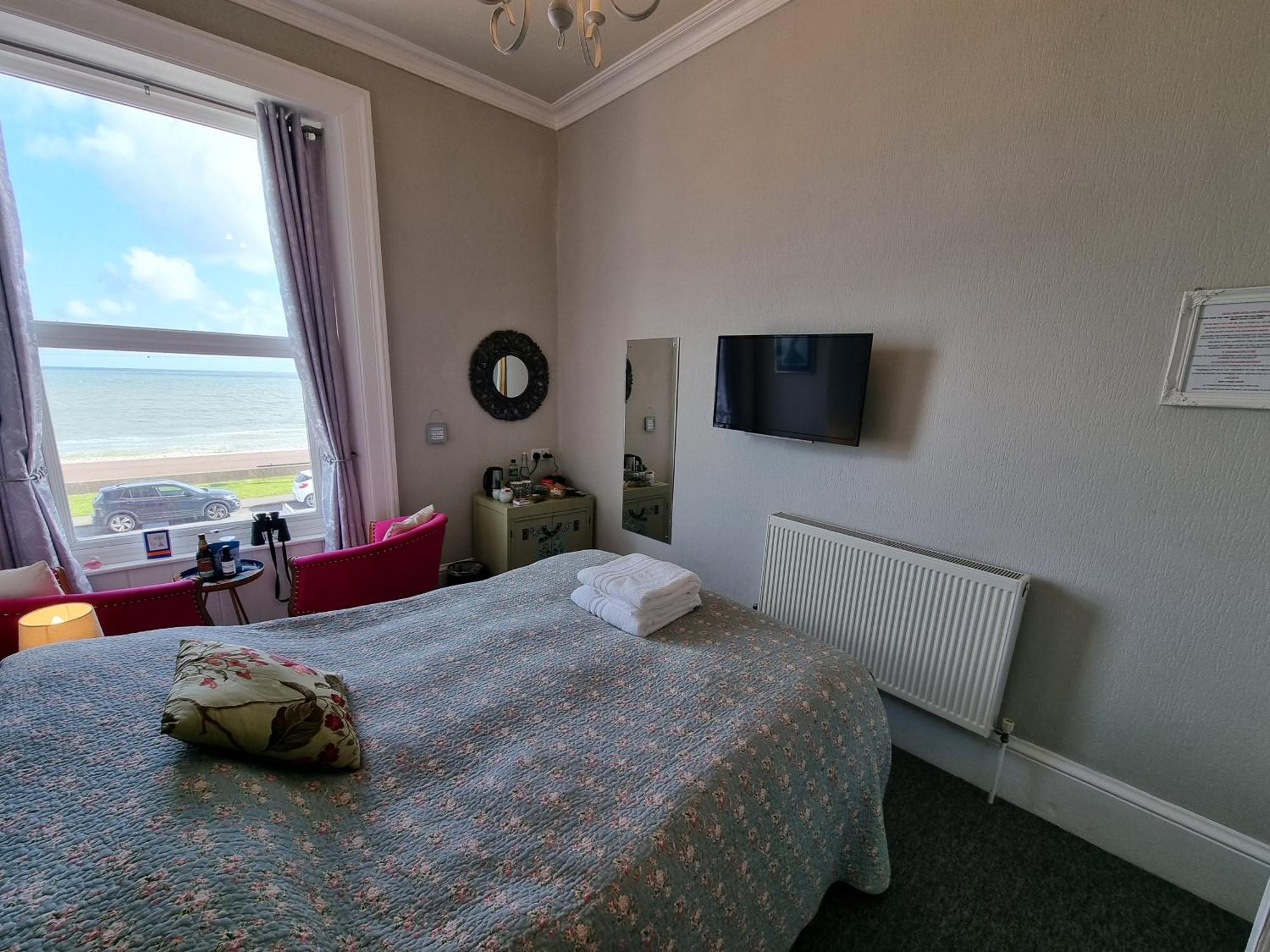 Glan Y Mor Hotel (Adults Only) Ландъндо Екстериор снимка